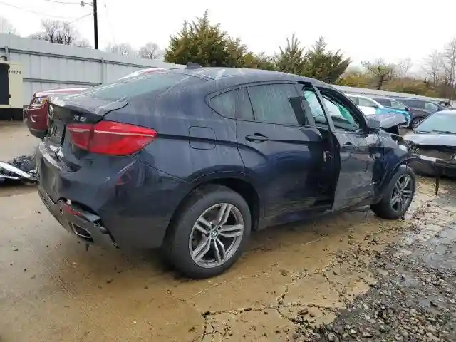 5UXKU2C5XJ0Z62256 2018 BMW X6-2