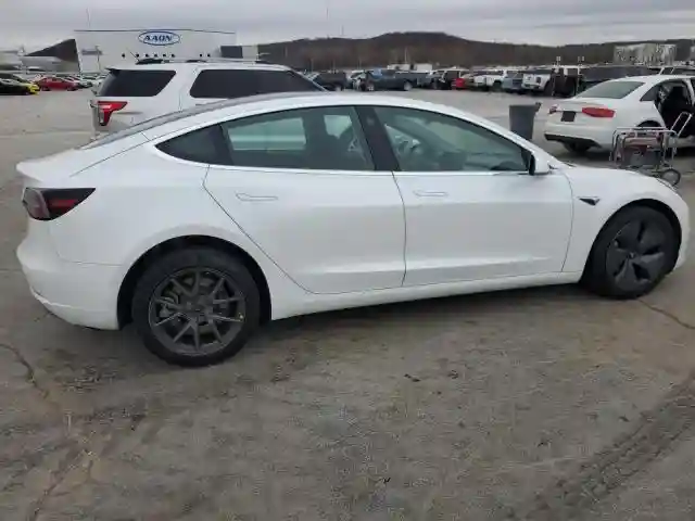 5YJ3E1EA8KF483053 2019 TESLA MODEL 3-2