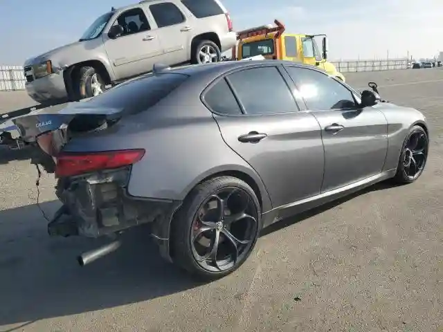 ZARFAEBN9J7566945 2018 ALFA ROMEO GIULIA-2