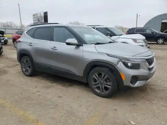 KNDEUCAA3M7043327 2021 KIA SELTOS-3