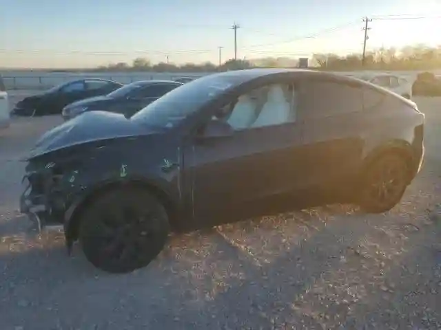 7SAYGDED4RA324326 2024 TESLA MODEL Y-0