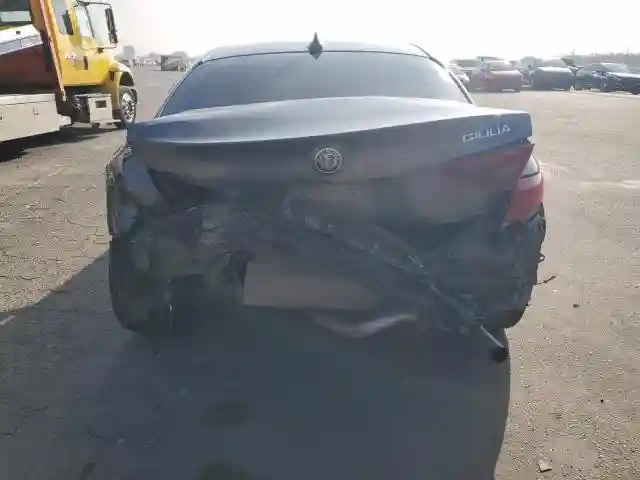 ZARFAEBN9J7566945 2018 ALFA ROMEO GIULIA-5