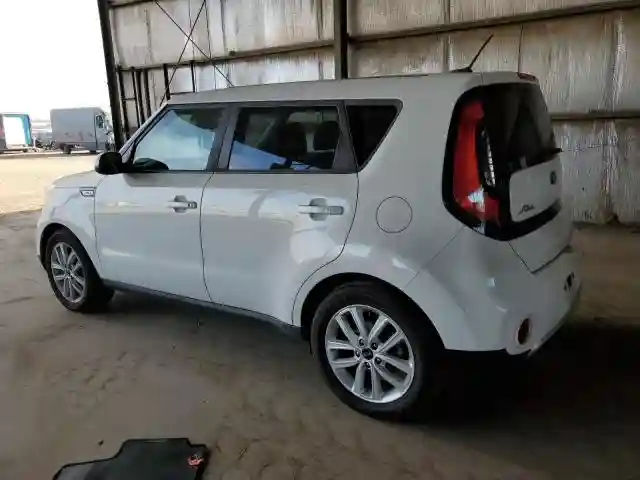 KNDJP3A55J7528279 2018 KIA SOUL-1