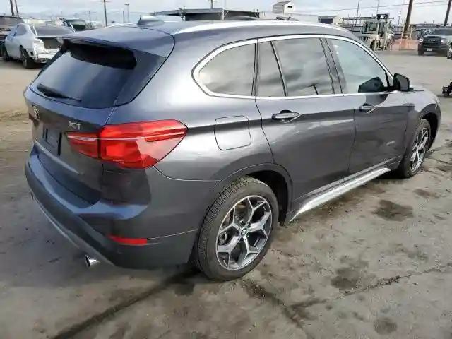 WBXHT3Z38J4A66353 2018 BMW X1-2