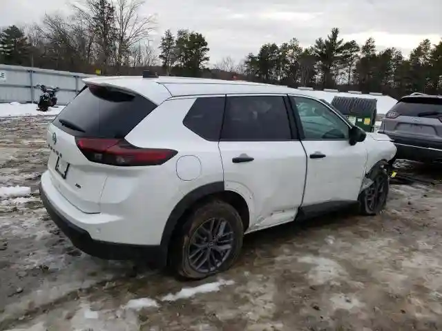 5N1BT3AB1RC746787 2024 NISSAN ROGUE-2
