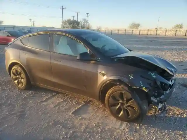 7SAYGDED4RA324326 2024 TESLA MODEL Y-3