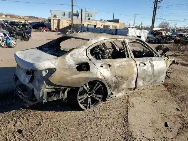 3MW5R7J03N8C42519 2022 BMW 3 SERIES-2