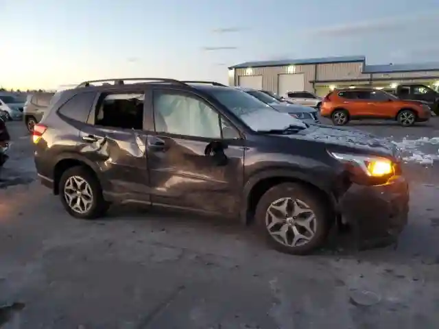 JF2SKAGCXKH530815 2019 SUBARU FORESTER-3