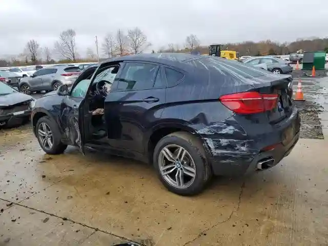 5UXKU2C5XJ0Z62256 2018 BMW X6-1