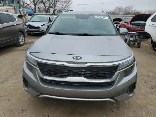 KNDEUCAA3M7043327 2021 KIA SELTOS-4