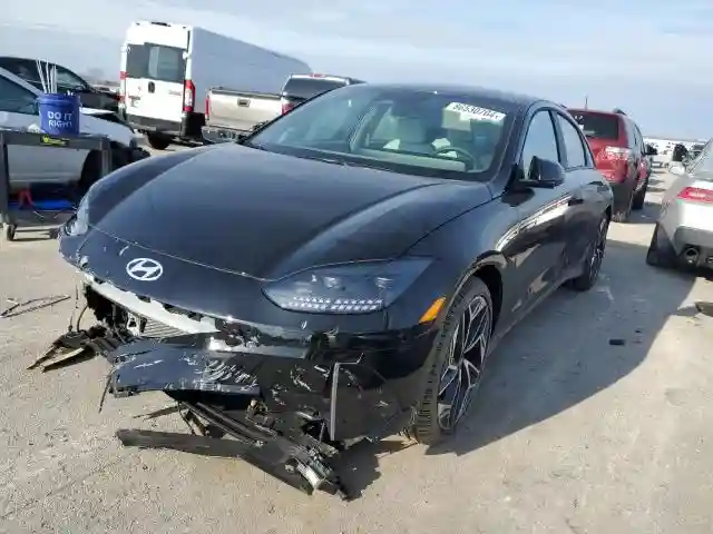 KMHM34AC1SA082726 2025 HYUNDAI IONIQ 6 SE-0