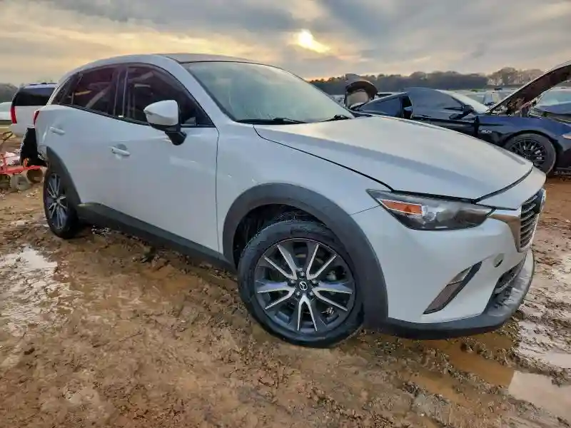 JM1DKDC7XJ0329592 2018 MAZDA CX-3-3