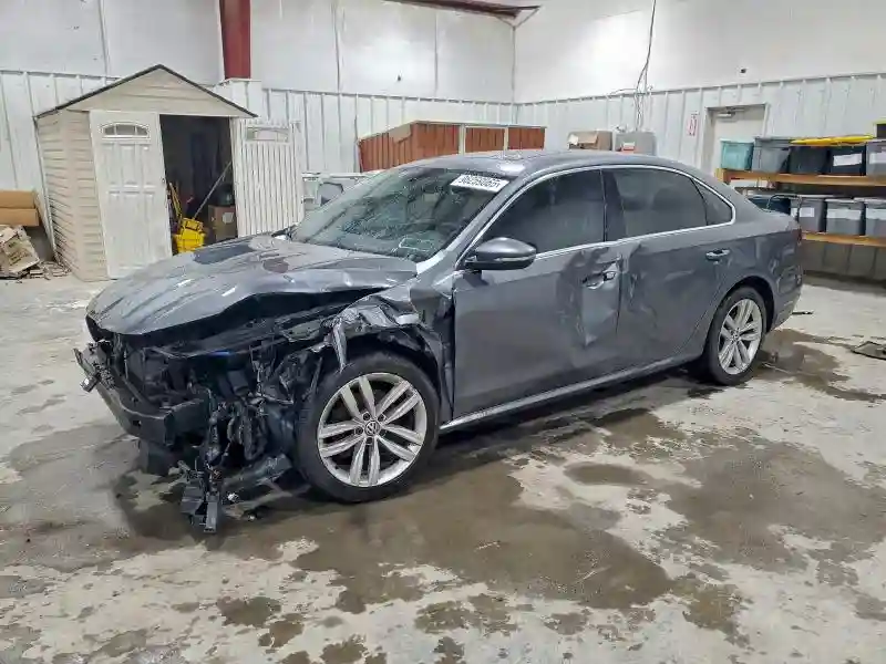 1VWBA7A31JC021878 2018 VOLKSWAGEN PASSAT-0