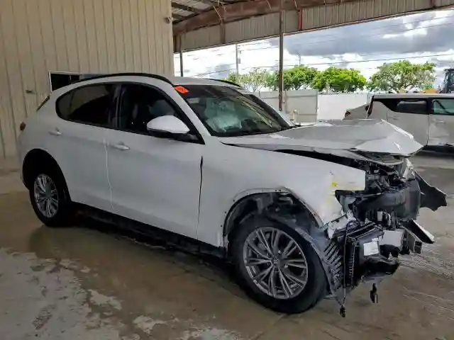ZASPAJAN5N7D28208 2022 ALFA ROMEO STELVIO-3