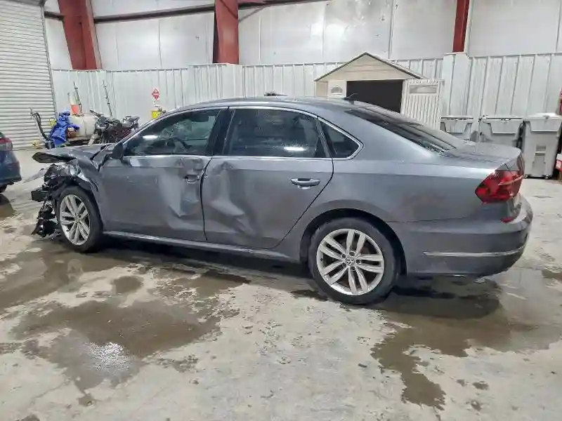 1VWBA7A31JC021878 2018 VOLKSWAGEN PASSAT-1