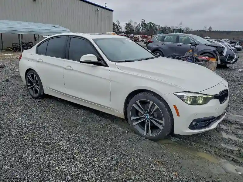 WBA8B9G52JNU99291 2018 BMW 3 SERIES-3