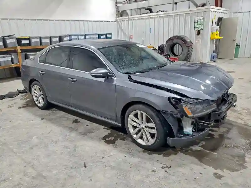 1VWBA7A31JC021878 2018 VOLKSWAGEN PASSAT-3