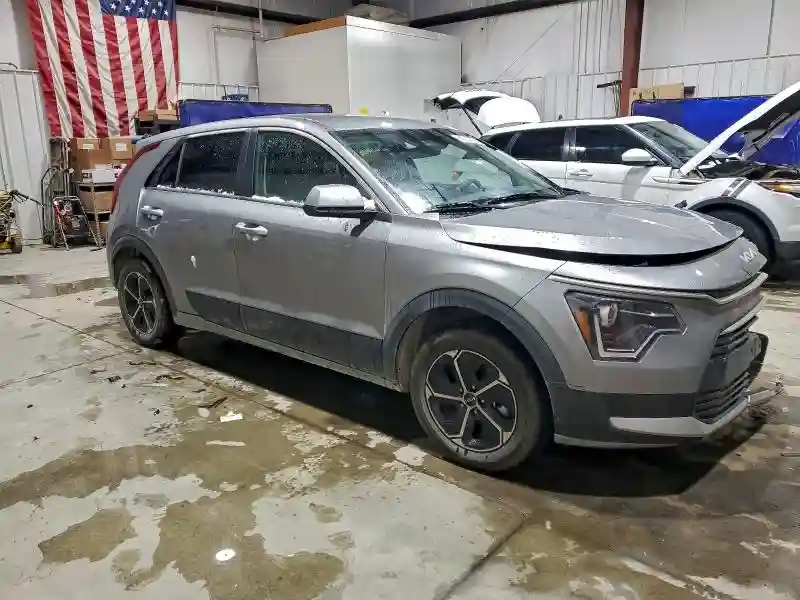 KNDCP3LEXP5069955 2023 KIA NIRO-3