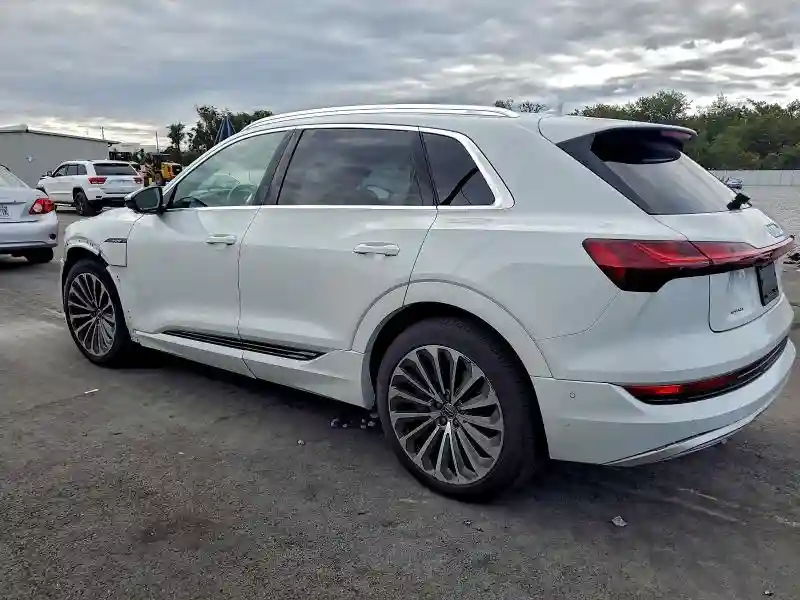 WA1VABGE5KB018110 2019 AUDI E-TRON-1