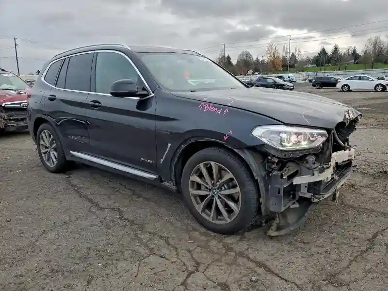 5UXTR9C57JLC73761 2018 BMW X3-3