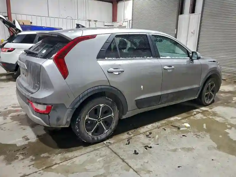KNDCP3LEXP5069955 2023 KIA NIRO-2